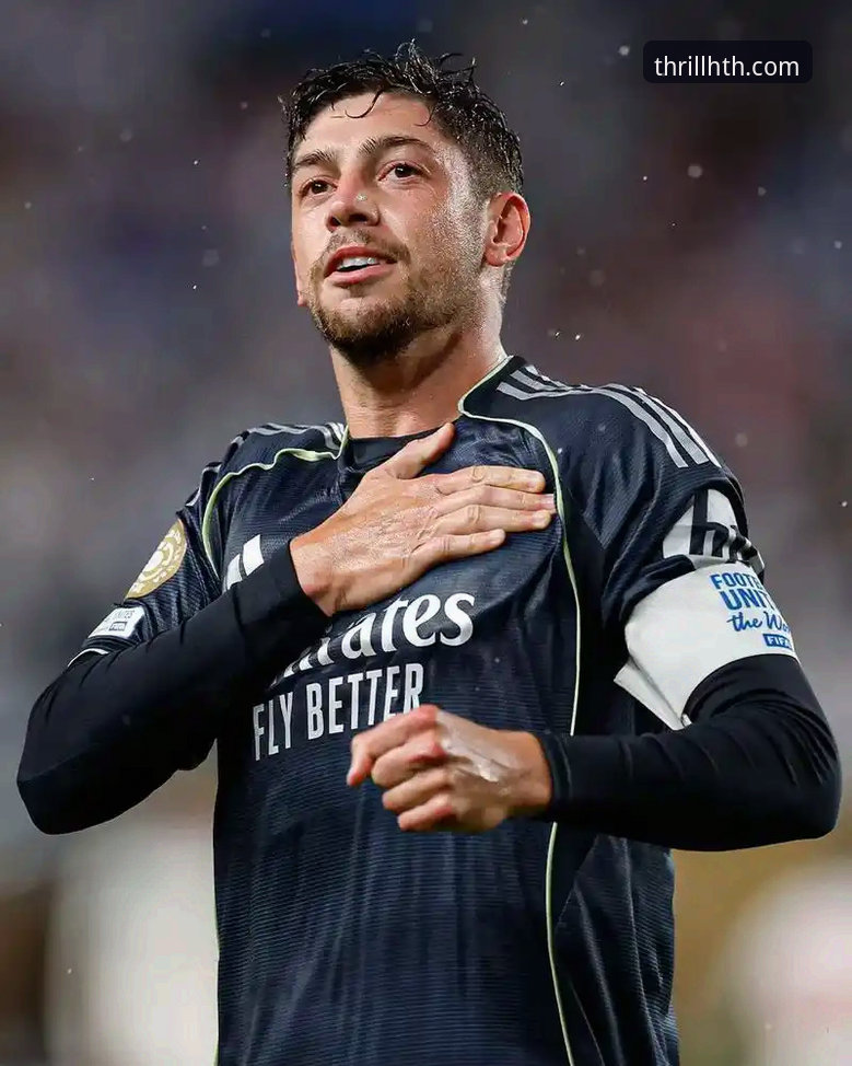 欧冠赛场惊现神迹，巴尔韦德帽子戏法助皇马完胜曼城